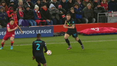 欧冠积分榜分析：小组晋级形势紧张,