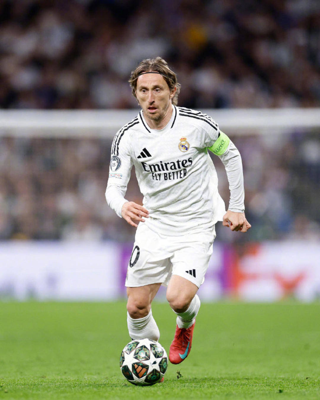 人盯人战术，一段萨利巴紧逼凯恩的短视频走红网络